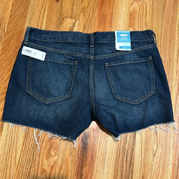 Old Navy low rise shorts size 6 - Picture 2 of 3